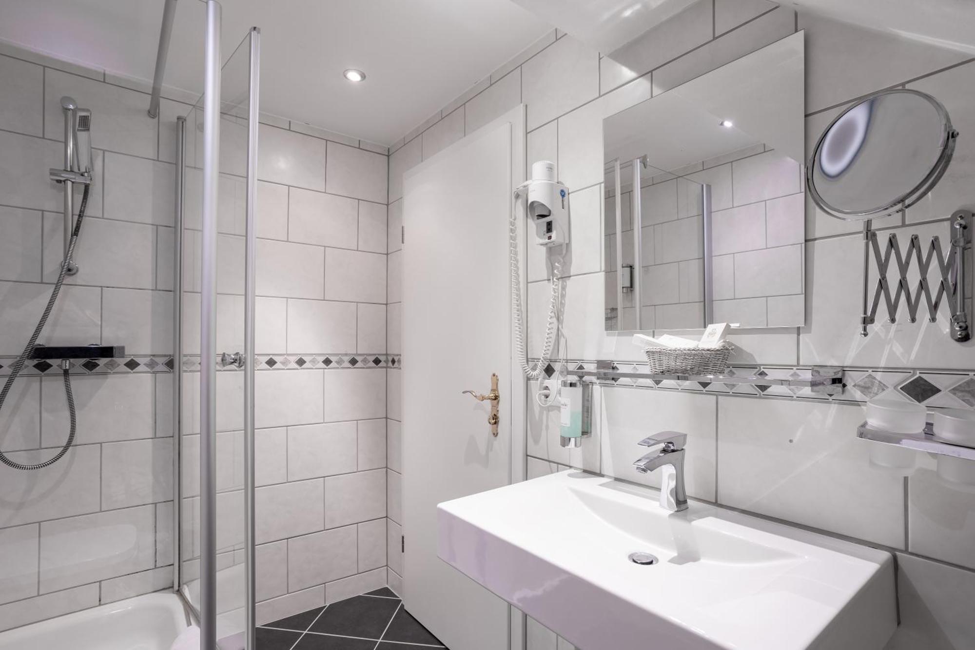 Burghotel Staufenberg Екстериор снимка