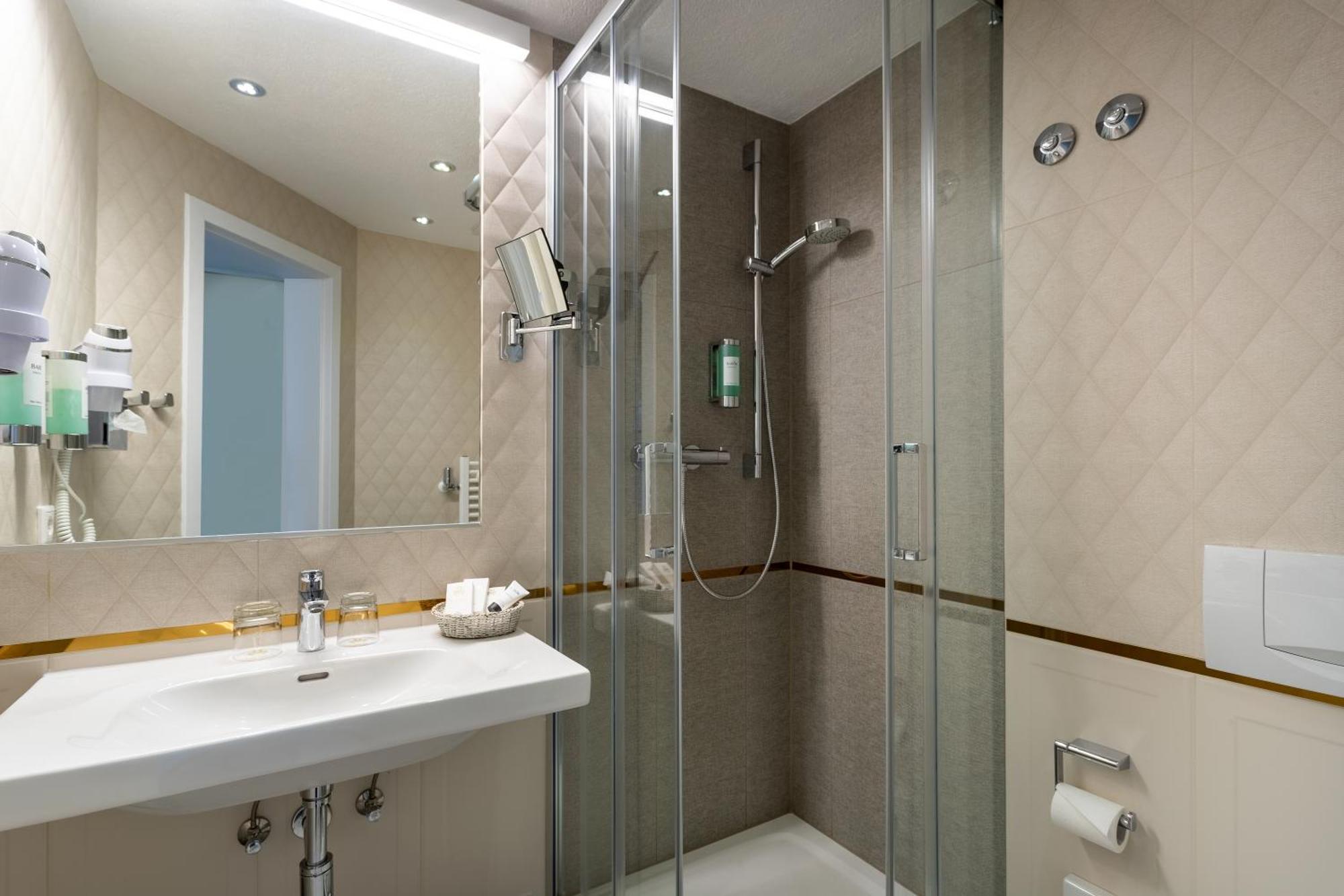 Burghotel Staufenberg Екстериор снимка