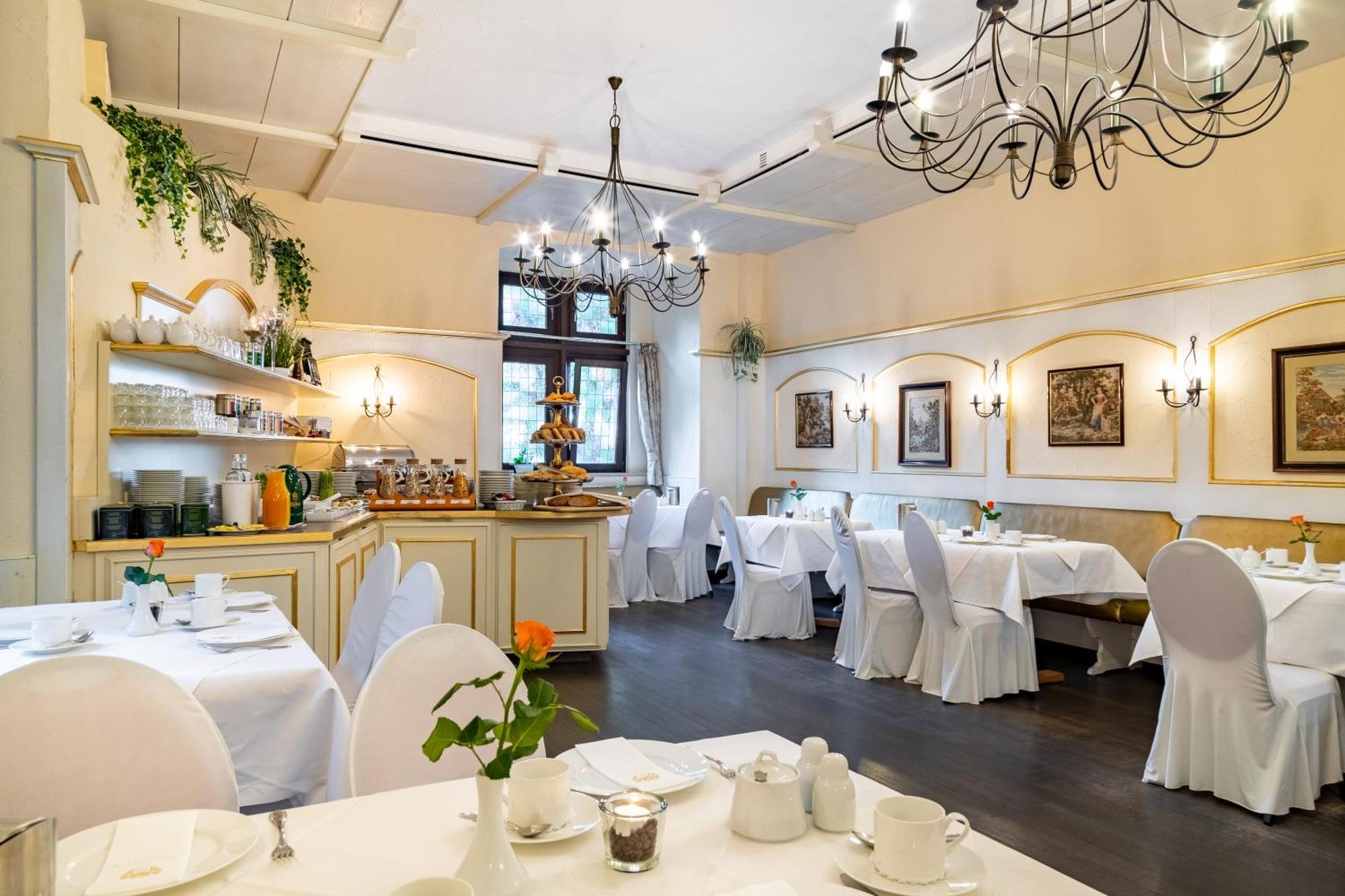 Burghotel Staufenberg Екстериор снимка