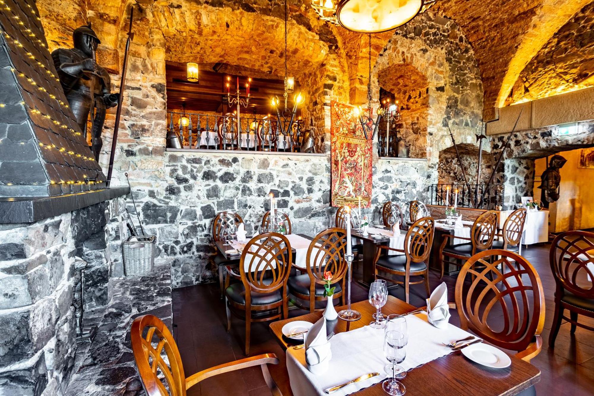 Burghotel Staufenberg Екстериор снимка