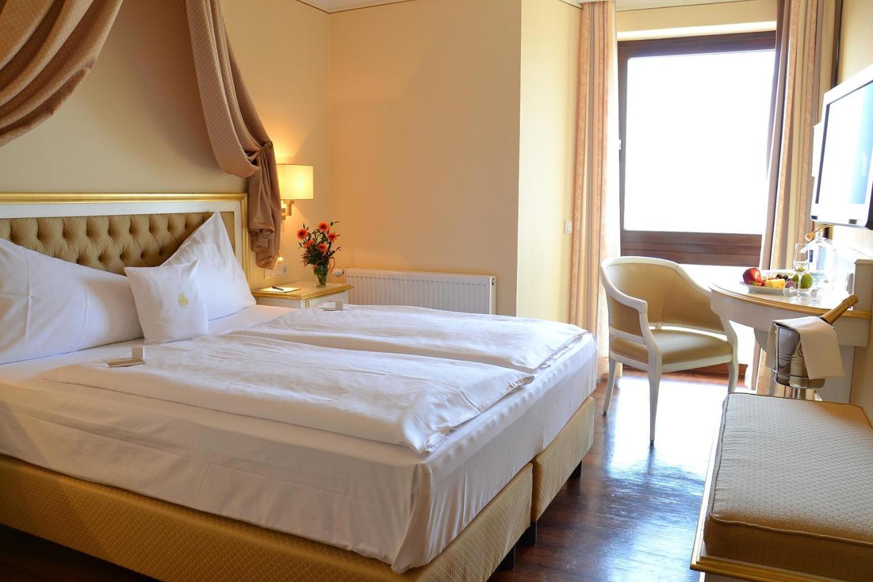 Burghotel Staufenberg Екстериор снимка
