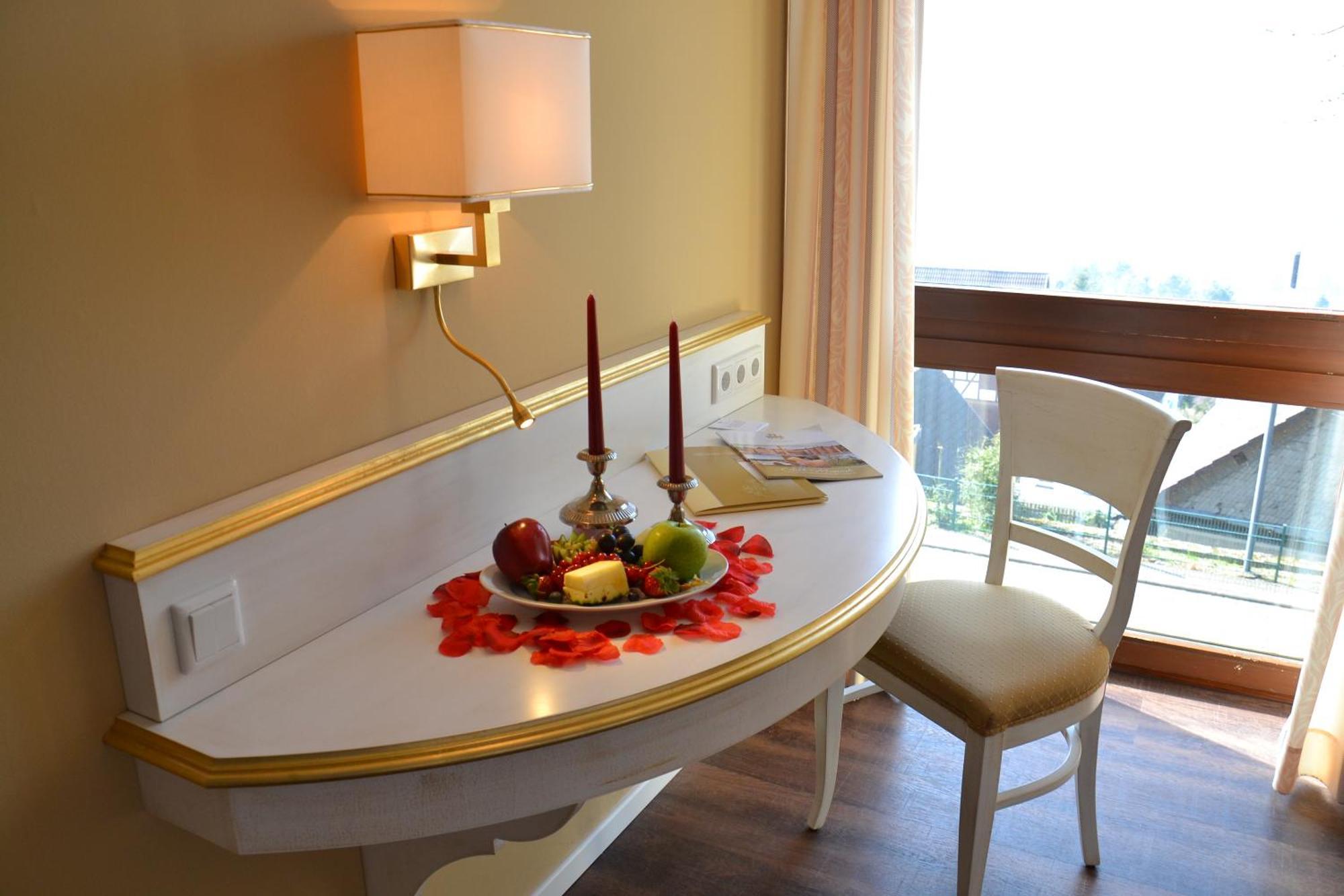Burghotel Staufenberg Екстериор снимка