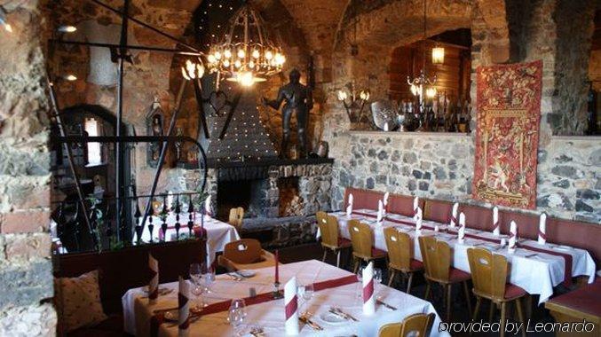 Burghotel Staufenberg Ресторант снимка