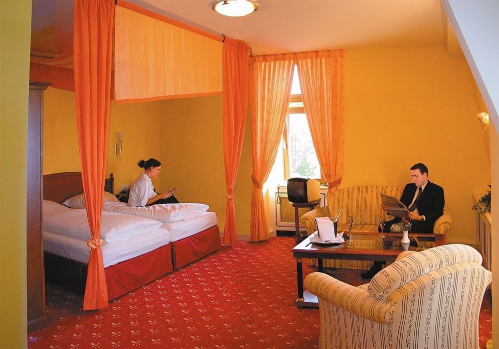 Burghotel Staufenberg Екстериор снимка