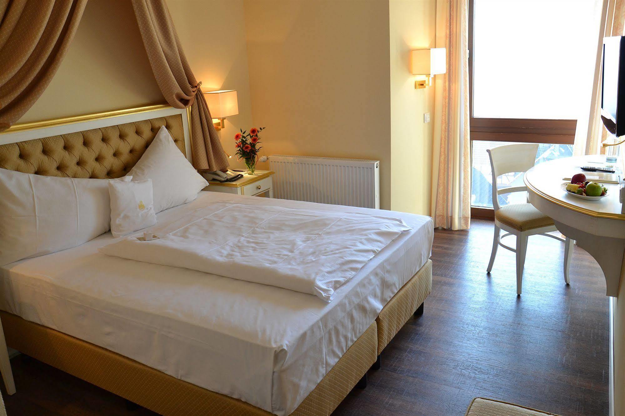 Burghotel Staufenberg Екстериор снимка