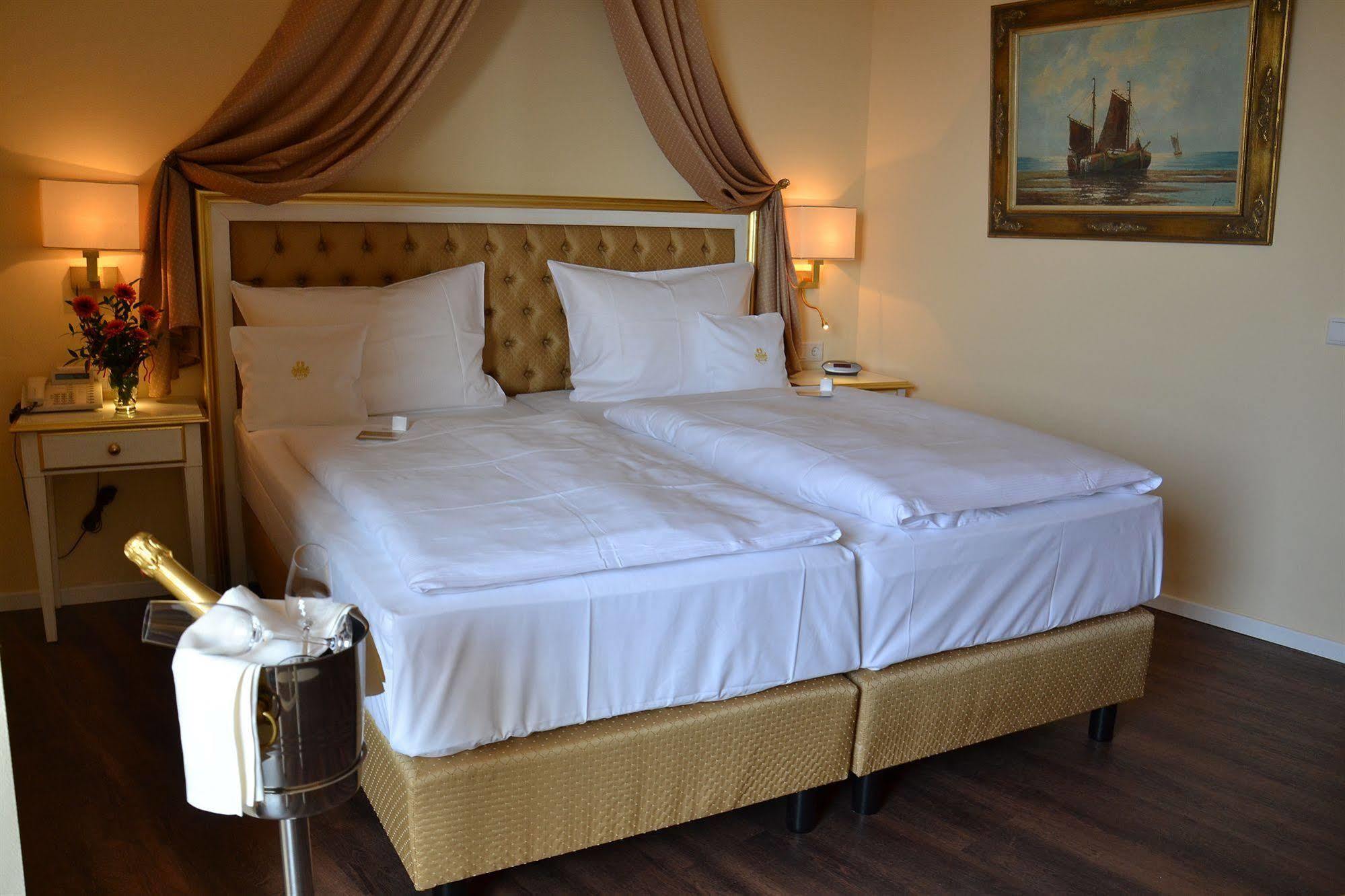 Burghotel Staufenberg Екстериор снимка