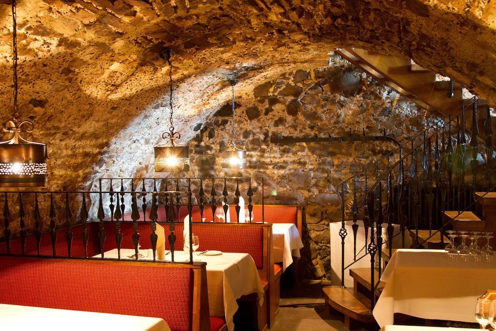 Burghotel Staufenberg Екстериор снимка